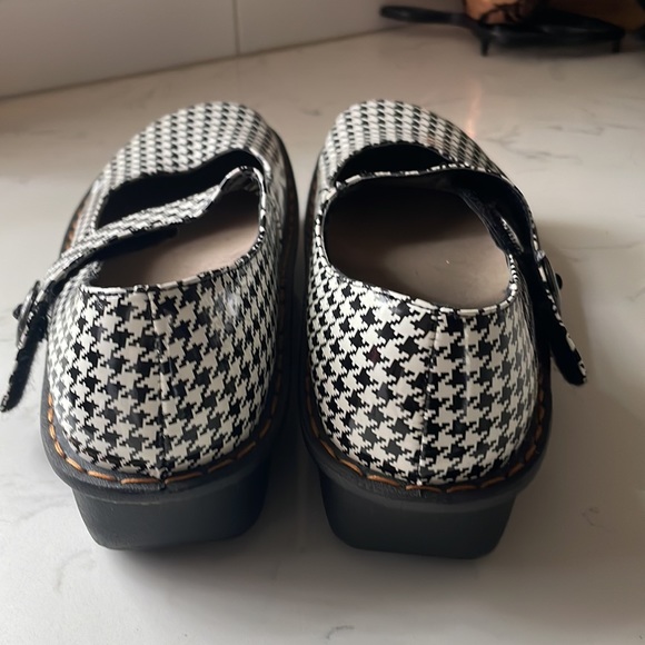 New Savvy Nurse Mary Jane Shoes Clogs Houndstooth - Picture 3 of 10